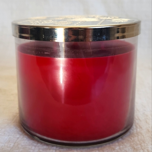 Bath and Body Works Frosted Cranberry Three Wick Candle - Picture 3 of 7